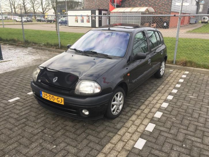 Renault Clio 1.6 RN 1999 Zwart  DAKRAAM  5 DEURS