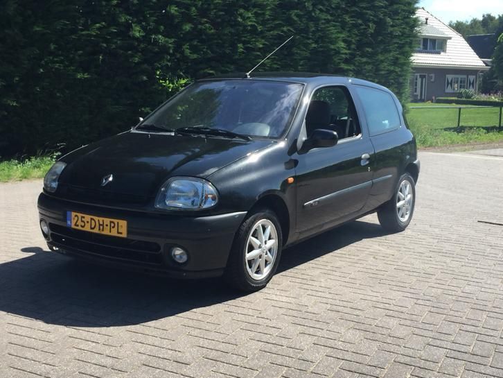 Renault Clio 1.6 Zwart.