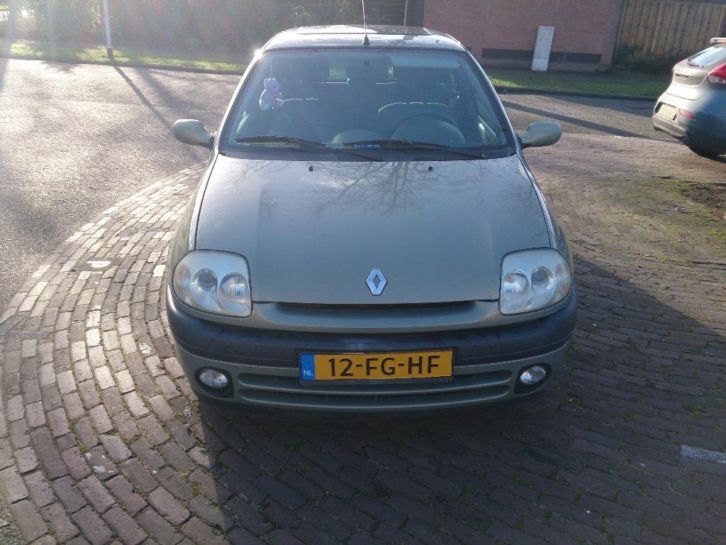 Renault Clio 16V zuinig el. ramen CV met A.B. dakraam bj2000