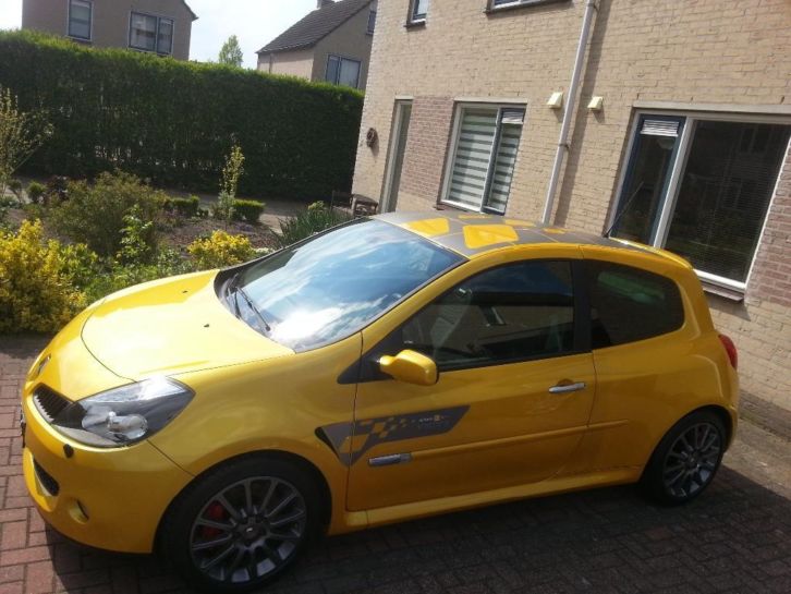 Renault Clio 2.0-16V RS F1Team R27 N0069