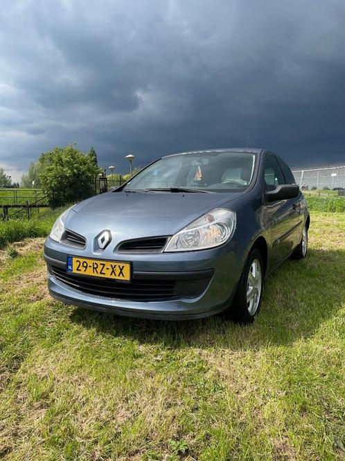 Renault Clio III 1.2 16V 75 pk 3D 2005 Blauw Authentique