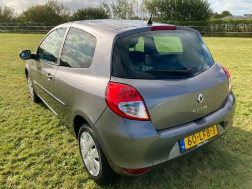  Renault Clio III 1.2 16V 75 pk 3D 2010 Grijs 3 deurs navi