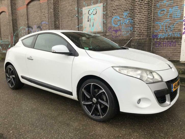 Renault Megane 1.5 DCI 81KW Coupe 2010 Wit NAP keyless entry