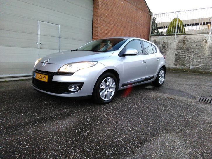 Renault Megane 1.5 DCI 81KW HB 2012 Grijs