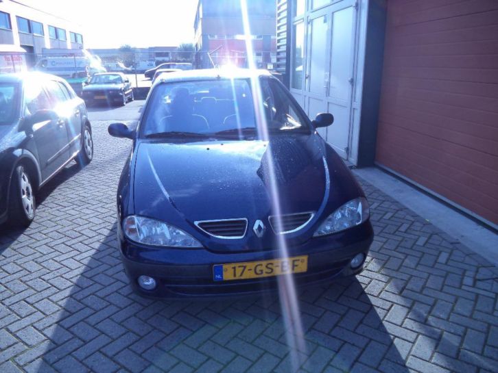 Renault Megane 1.6 16V Auth HB 2001 Blauw