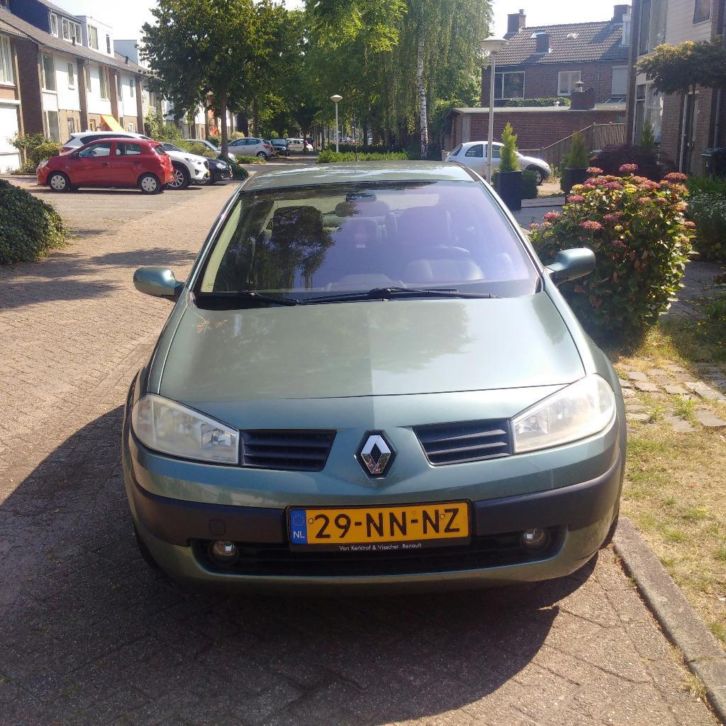 Renault Megane 1.6 16V Sedan Explux Groen