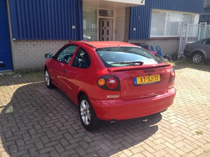 Renault Megane 1.6 E Coupe 1999 Rood
