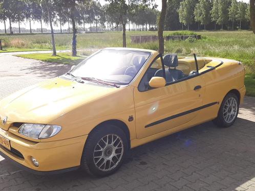 Renault Megane 2.0 Cabriolet 1998 Geel