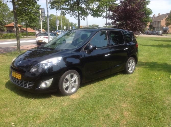 Renault Megane Grand Scenic 1.4 TCE 7P 2011 Zwart 7 persoons