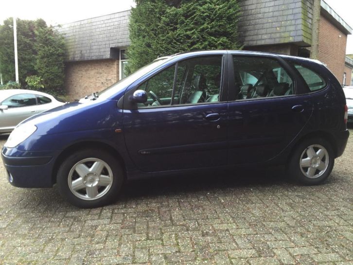 Renault Megane Scenic 1.8 16V Dyna HB 2005 2003 Blauw 1599,-