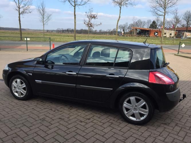 Renault Mgane 2.0-16V Privilge Luxe 5 deurs Airco bj 2003)