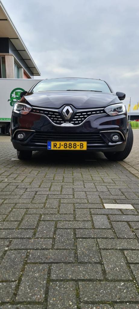 Renault Scenic INITIALE PARIS uitvoering 2017 met trekhaak