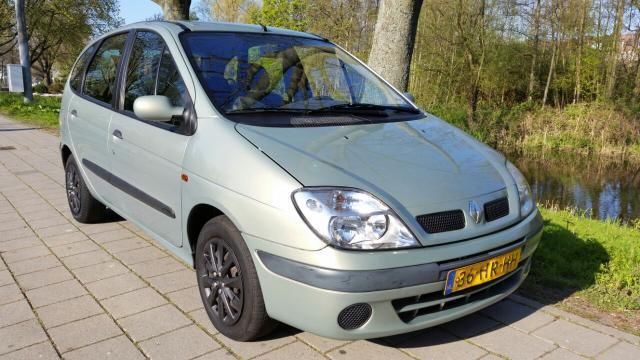 Renault Scnic 1.6-16V AIRCO rijdt en schakelt goed.