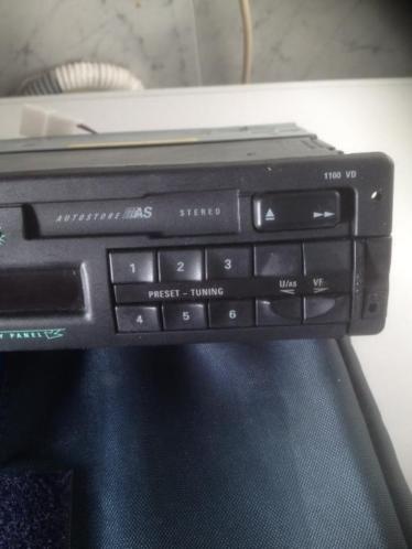 Retro grundig auto radio cassette speler