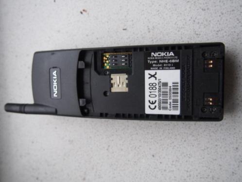 retro mobiele telefoon Nokia 8110i (met de schuif)