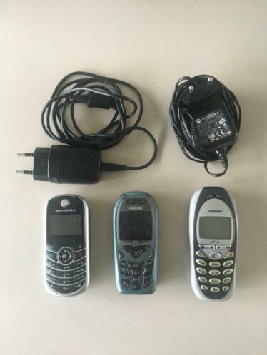Retro mobiele telefoons Motorola C139, Siemens M55 en Sieme