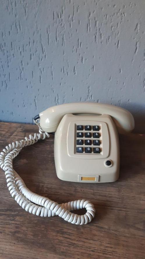 Retro telefoon 1986 - druktoetsen - ter decoratie  WD-019