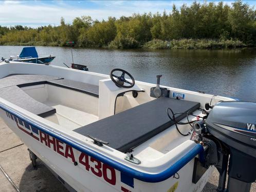 Rhea sloep 430 aan met Yamaha buitenboord motor