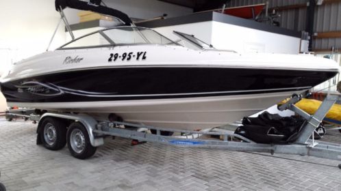 Rinker Captiva 192 bouwjaar 2007 met V6 inboard.