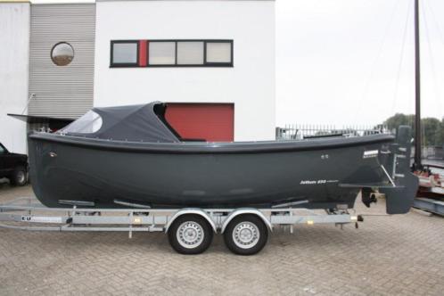 Robuuste sloep voor buitenboordmotor in bun of dieselmotor