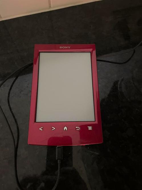 Rode en witte Sony Book Reader PRS-T2 nette staat