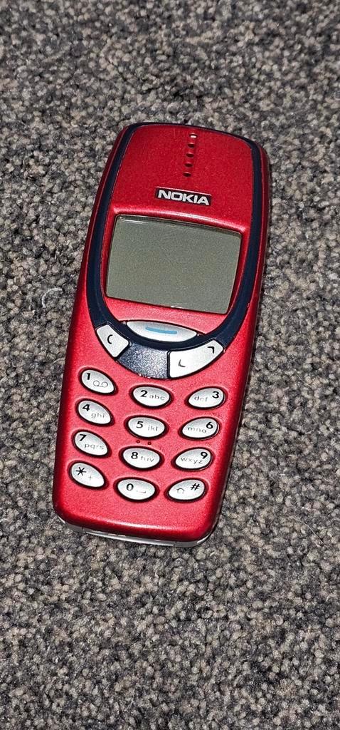 rode Nokia 3310 voor een verzamelaar