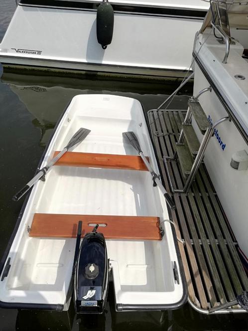 roei-volgbootje 2,5 m met 3.3 pk mercury buitenboordmotor