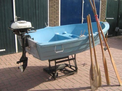 Roeiboot met buitenboordmotor  Pioner 8  Johnson 4PK