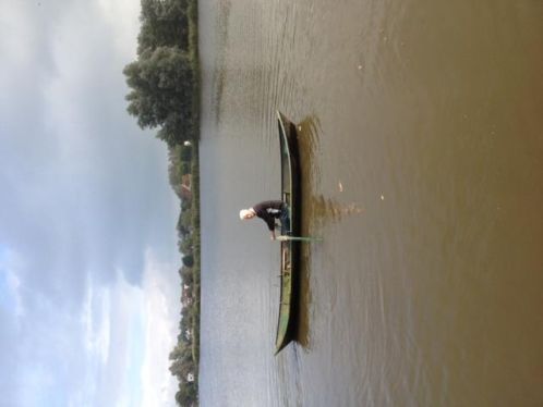 roeiboot met roeispanen