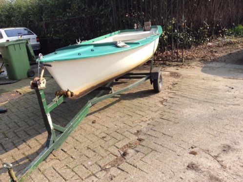 Roeiboot met trailer