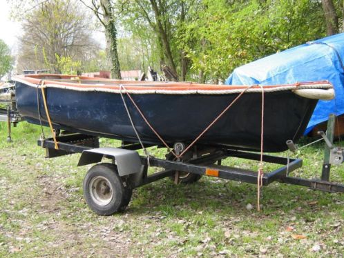 Roeiboot met trailer