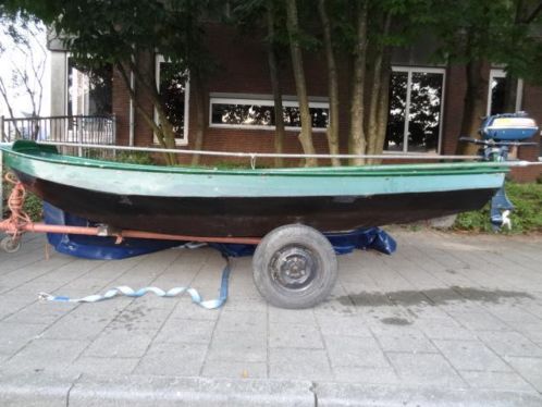 Roeiboot staal 4,5 meter met motor