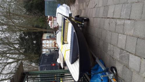 roeiboot, visboot en trailer