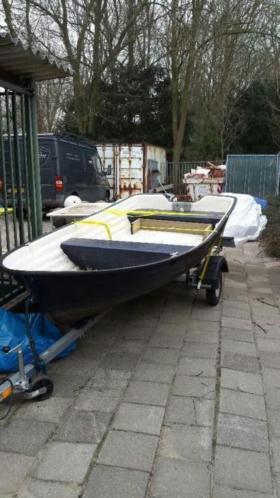 Roeiboot, visboot met trailer.