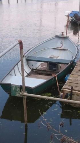 Roeiboot visboot schippersvlet stalen boot