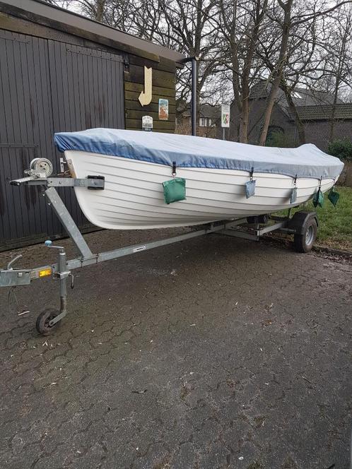RoeiVisboot Polyester met 9.9 pk Buitenboordmotor en Traile
