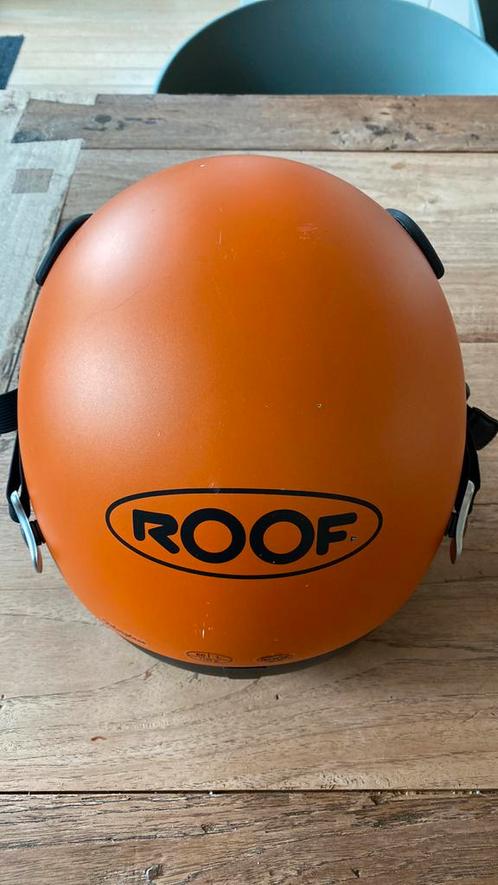 Roof helm Kicker oranje zo goed als nieuw