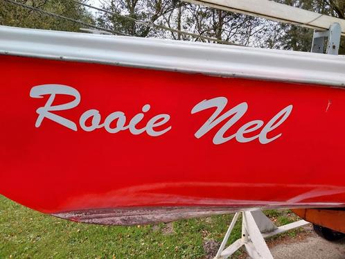 Rooie Nel keurige zeilboot compleet met trailer en zeilen
