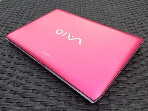 Roze kleur Sony Vaio VPCYB2M1E kleine laptop