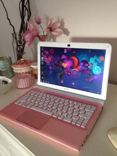 Roze SONY VAIO mini laptop