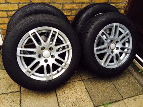 Rs4 AudiVw 16 inch 5x112 Velgen Zomerbanden Michelin 