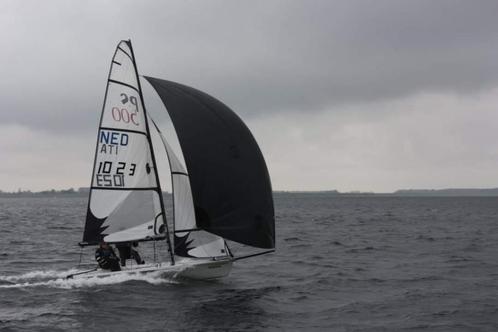 RS500 zeilbootje met wegaanhanger en reservezeilen