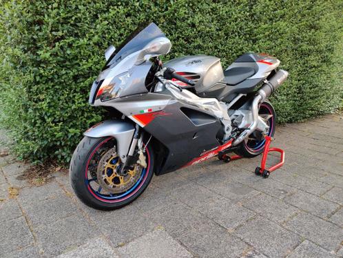 RSV 1000 RR met beurt, veel opties en in topconditie