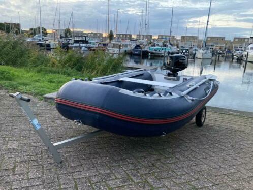 Rubberboot met 5 pk buitenboordmotor (300 cm)