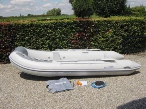 rubberboot met motor en trailer