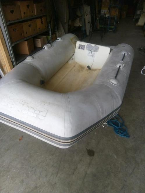 Rubberboot met polyester bodem en motor