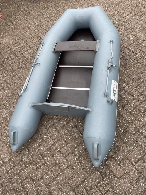 Rubberen boot met 4 pk buitenboordmotor