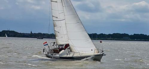 Ruime 25ft zeilboot met ideaal interieur ( MOET WEG )