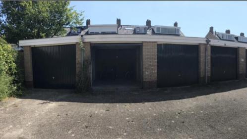 Ruime Garage box te huur aan rustig plein in Noord Breukelen