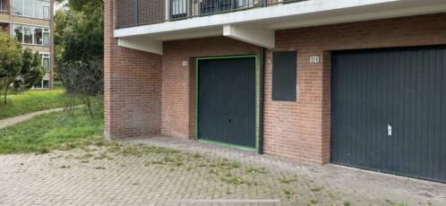 Ruime garagebox te HUUR Bussum-Zuid